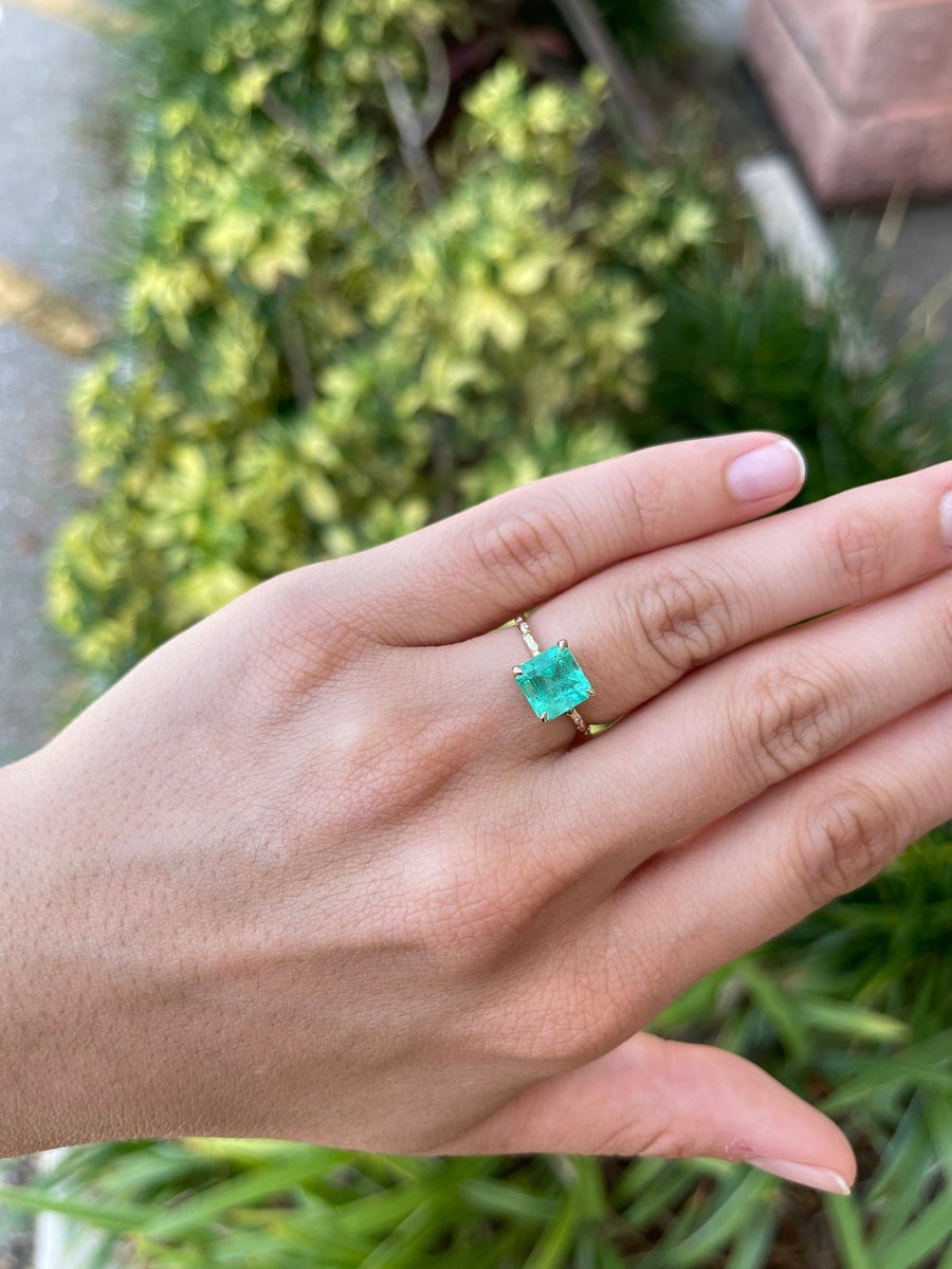 Colombian Emerald & Sprinkled Diamond Accent