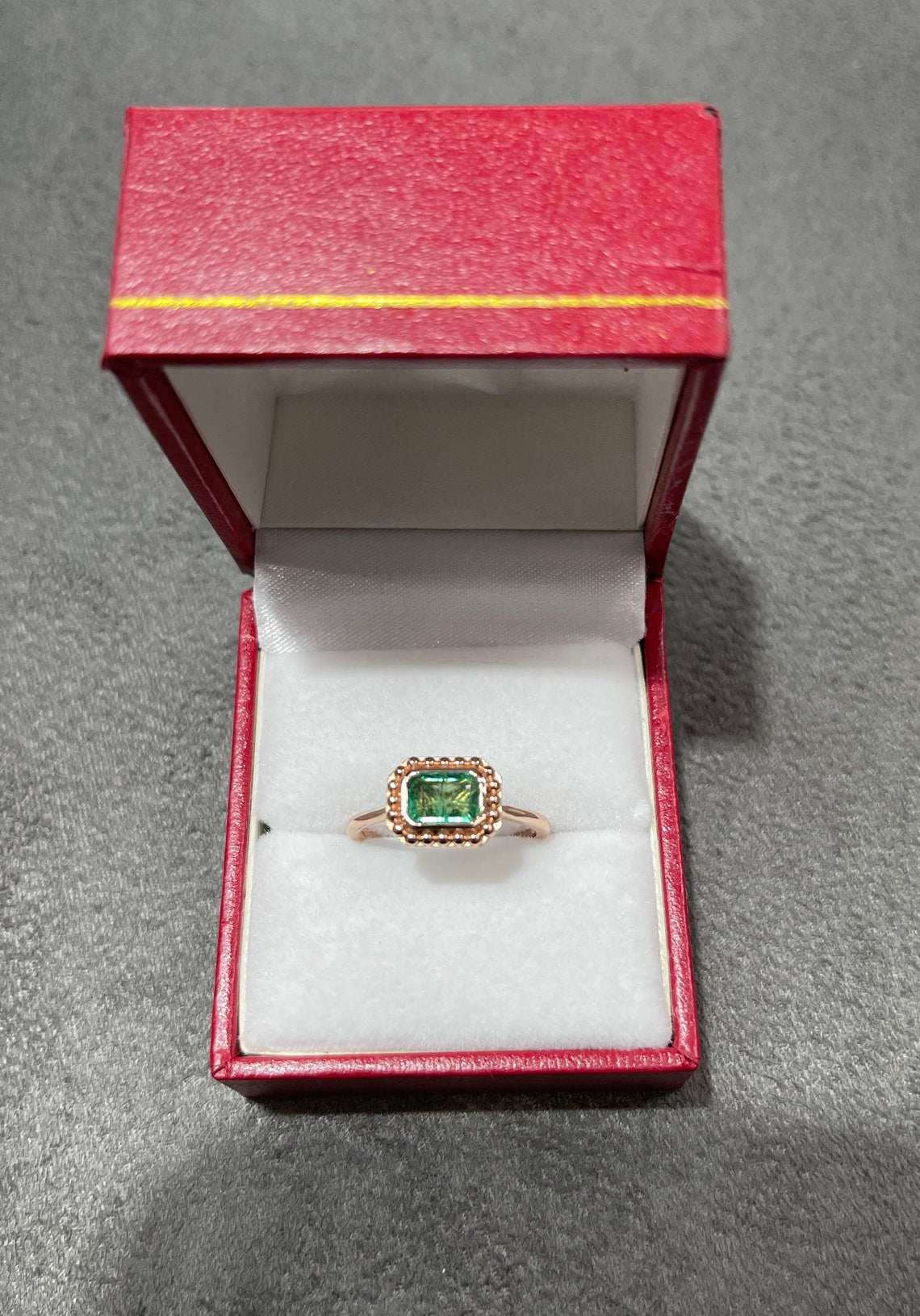 0.90ct Bezel Set Emerald Cut Emerald Solitaire Bead Ring 14K - JR Colombian Emeralds