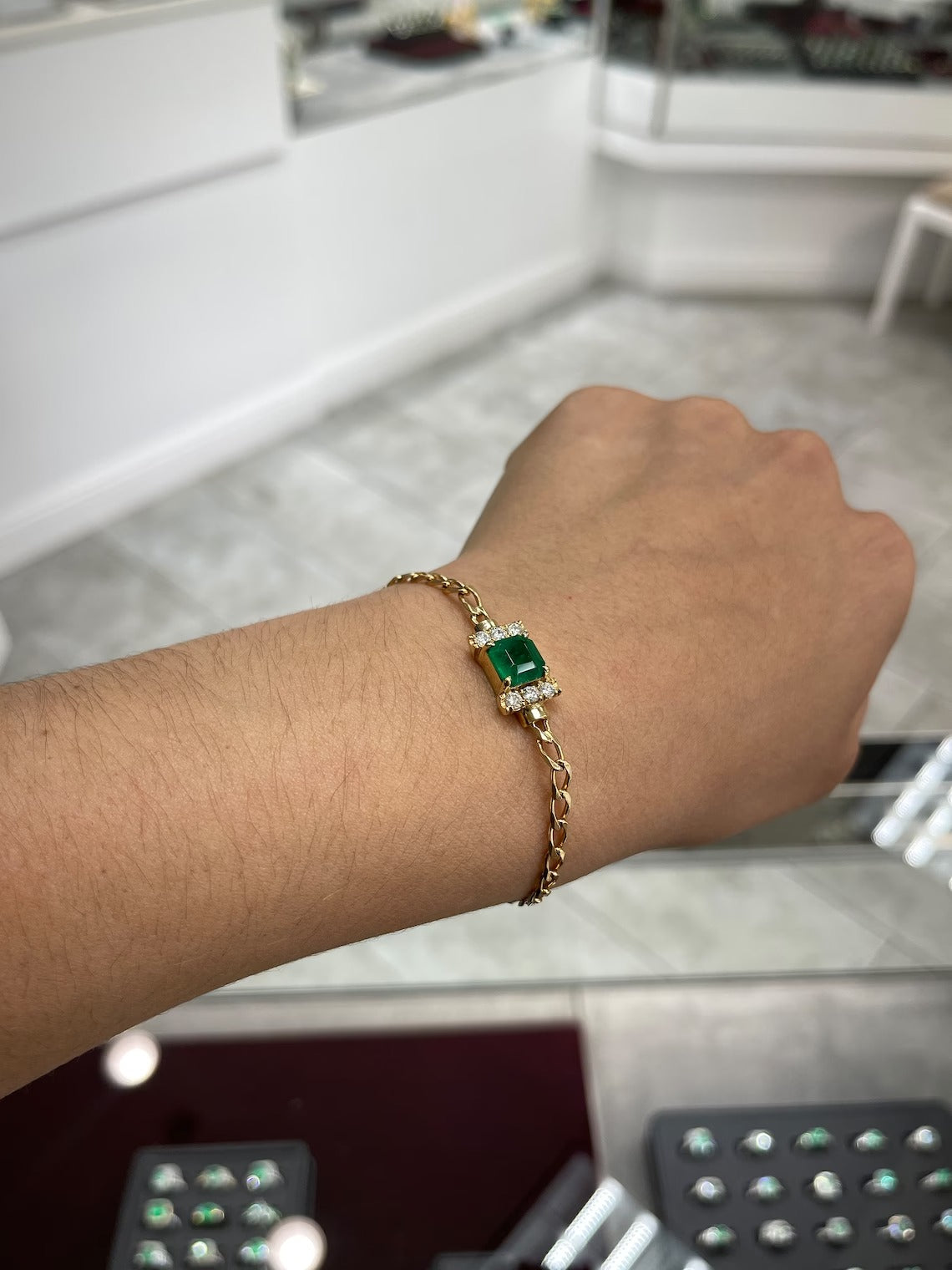 3.25tcw 18K Colombian Emerald-Asscher Cut & Diamond Accent Gold Bracelet - JR Colombian Emeralds