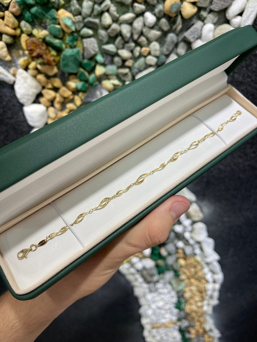 Emerald Woman's Vintage Split Wave Floral Styled 18K Yellow Gold Bracelet