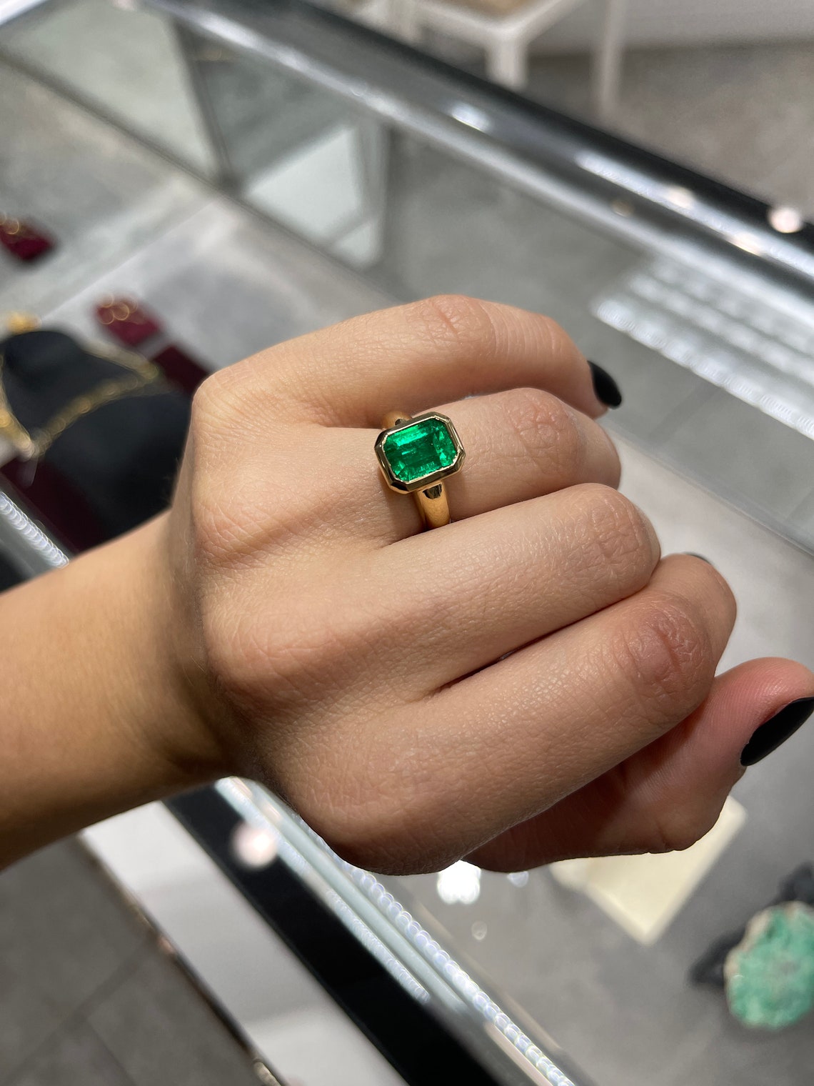 3.92cts 18K AAA Minor Oil Colombian Emerald-Emerald Cut Solitaire Bezel Set Ring,Dark Vivid Green Colombian Emerald Solitaire Ring 18K Gold on Hand