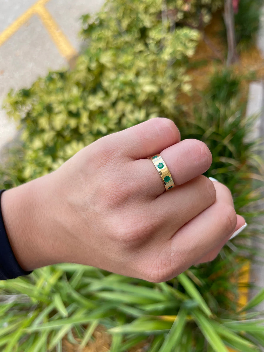 Stackable 0.50tcw 5 mm Round Colombian Emerald Bezel Solid Gold wedding Band 18K gold