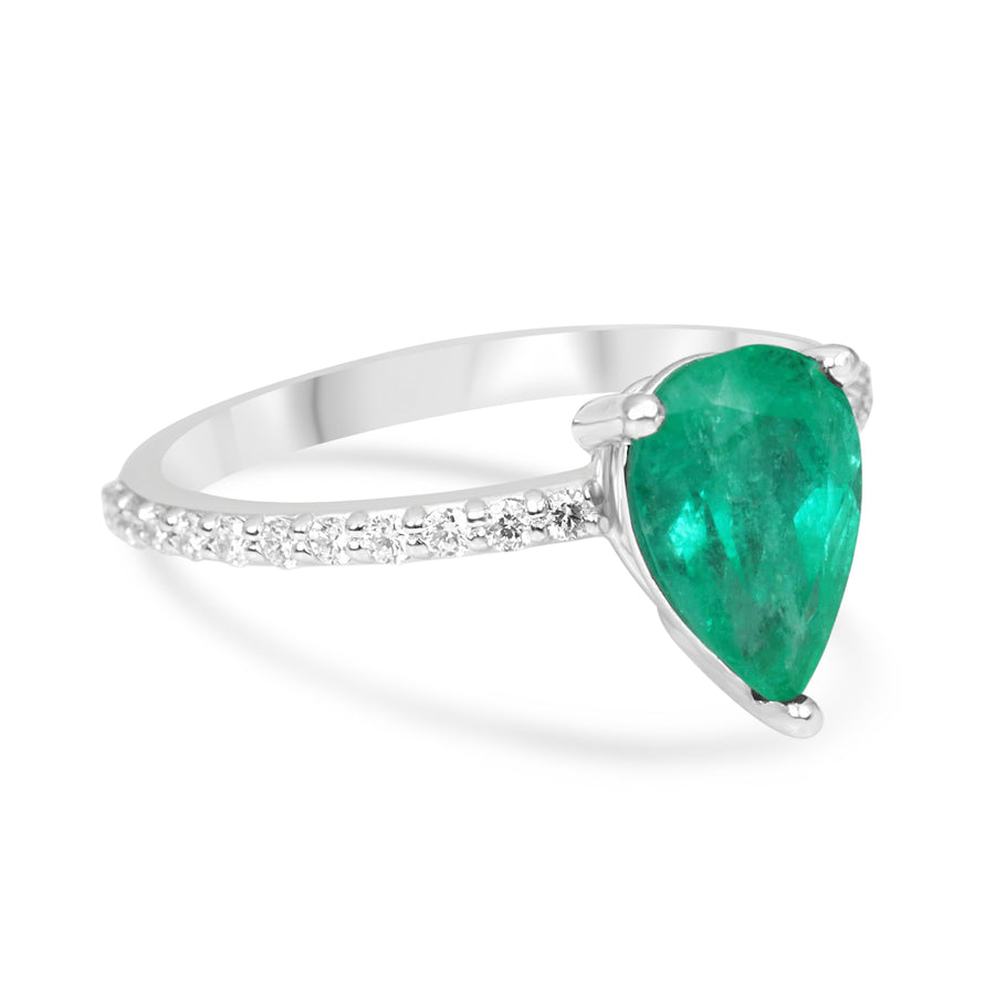 Dazzling Brilliance: 1.50tcw Pear Cut Natural Emerald & Diamond Accent Ring - A Shimmering Beauty