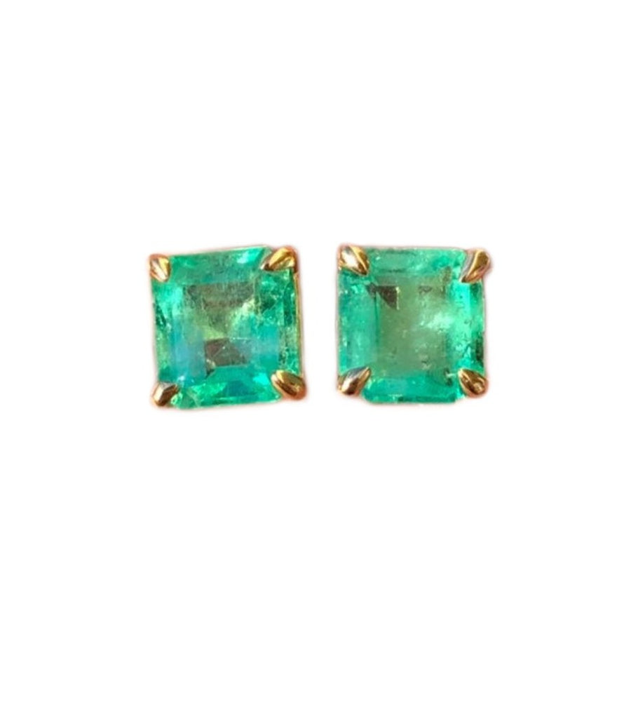Cut Emerald Claw prong Solitaire stud
