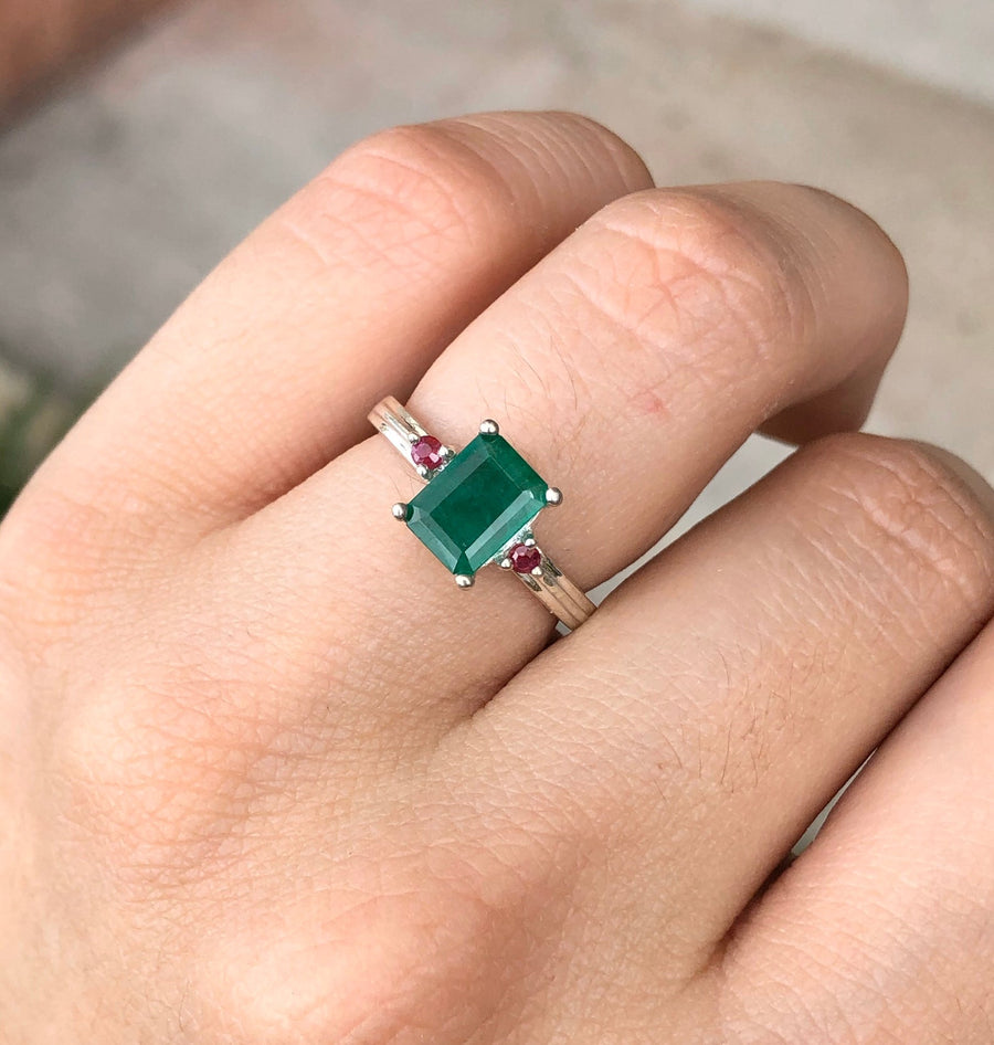 Natural emerald and white gold ring