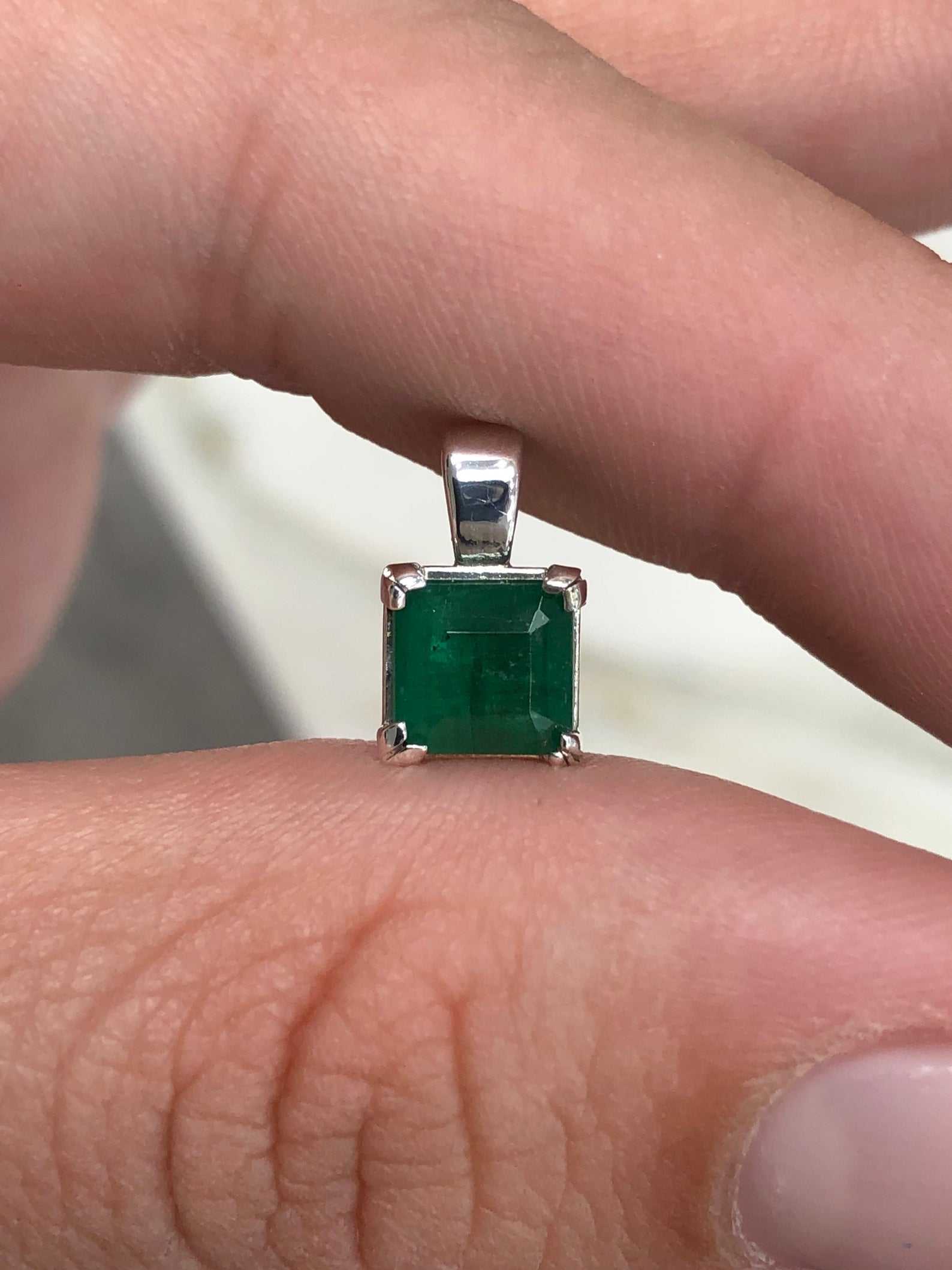 0.90 Carat Natural Emerald Pendant Silver