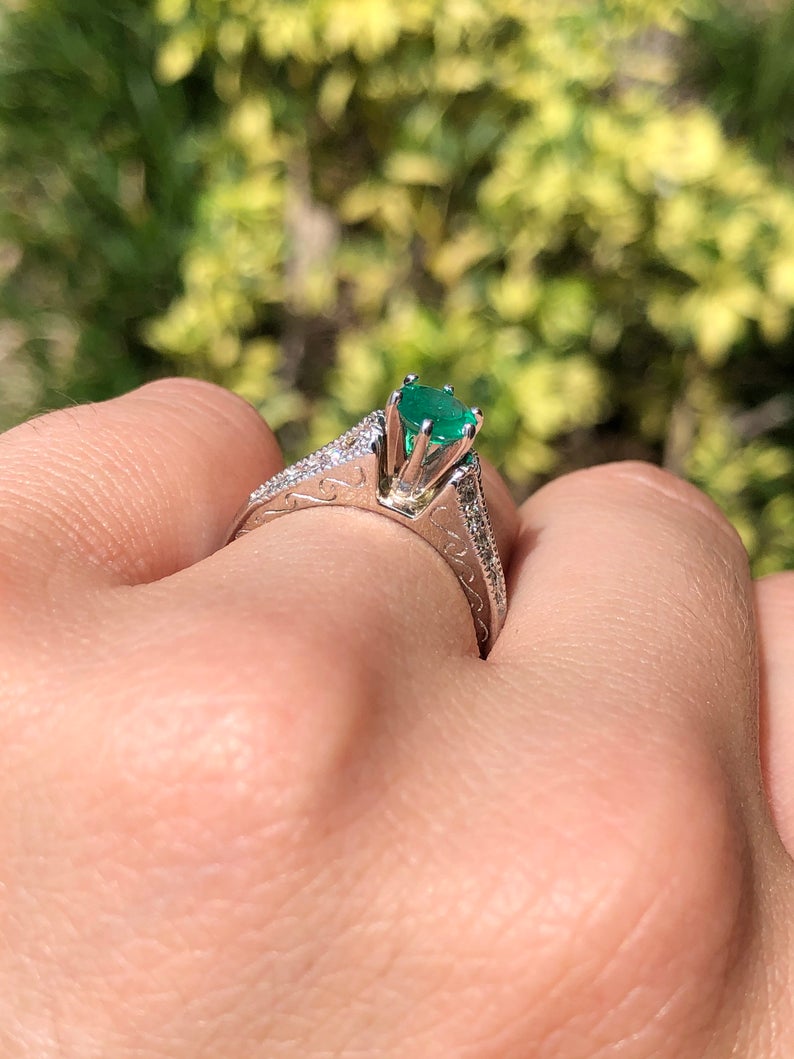 Chic and Sophisticated: Colombian Emerald & Double Row Diamond Shank 0.93tcw Engagement Ring in 14K Gold