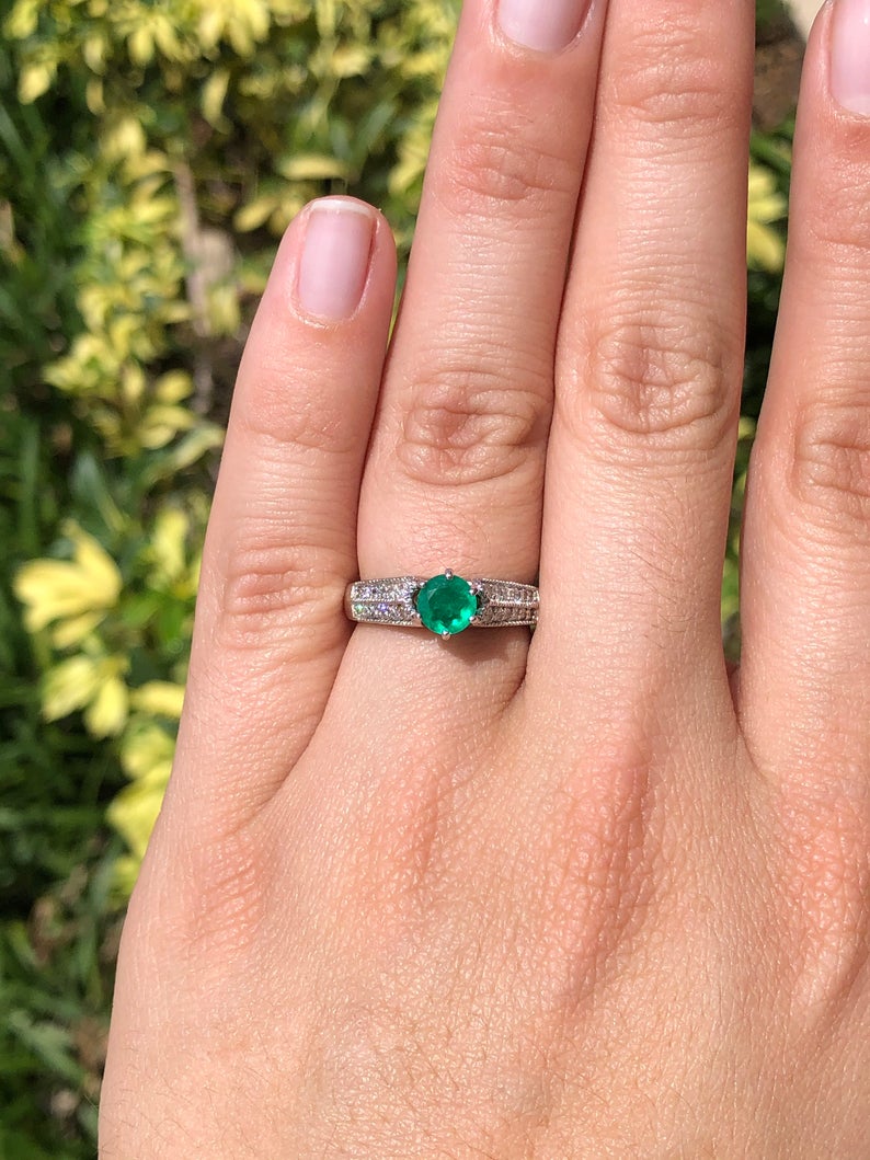 Radiant 14K Gold Ring with 0.93tcw Colombian Emerald & Double Row Diamond Shank - Timeless Elegance