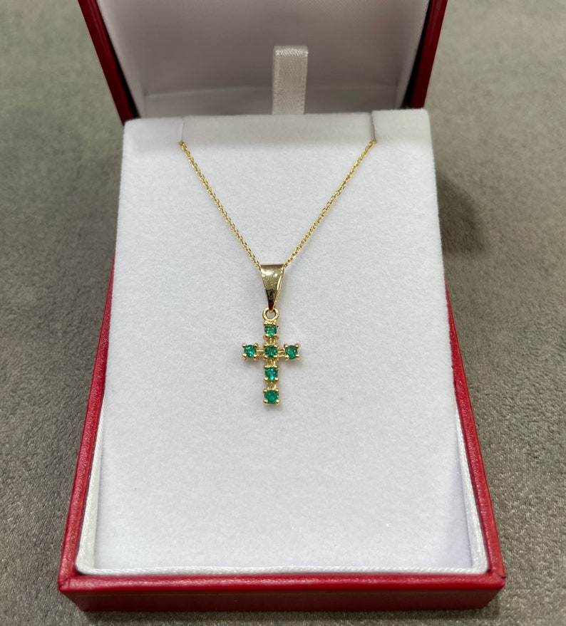  18k Colombian Emerald Round Cut Yellow Gold Cross 