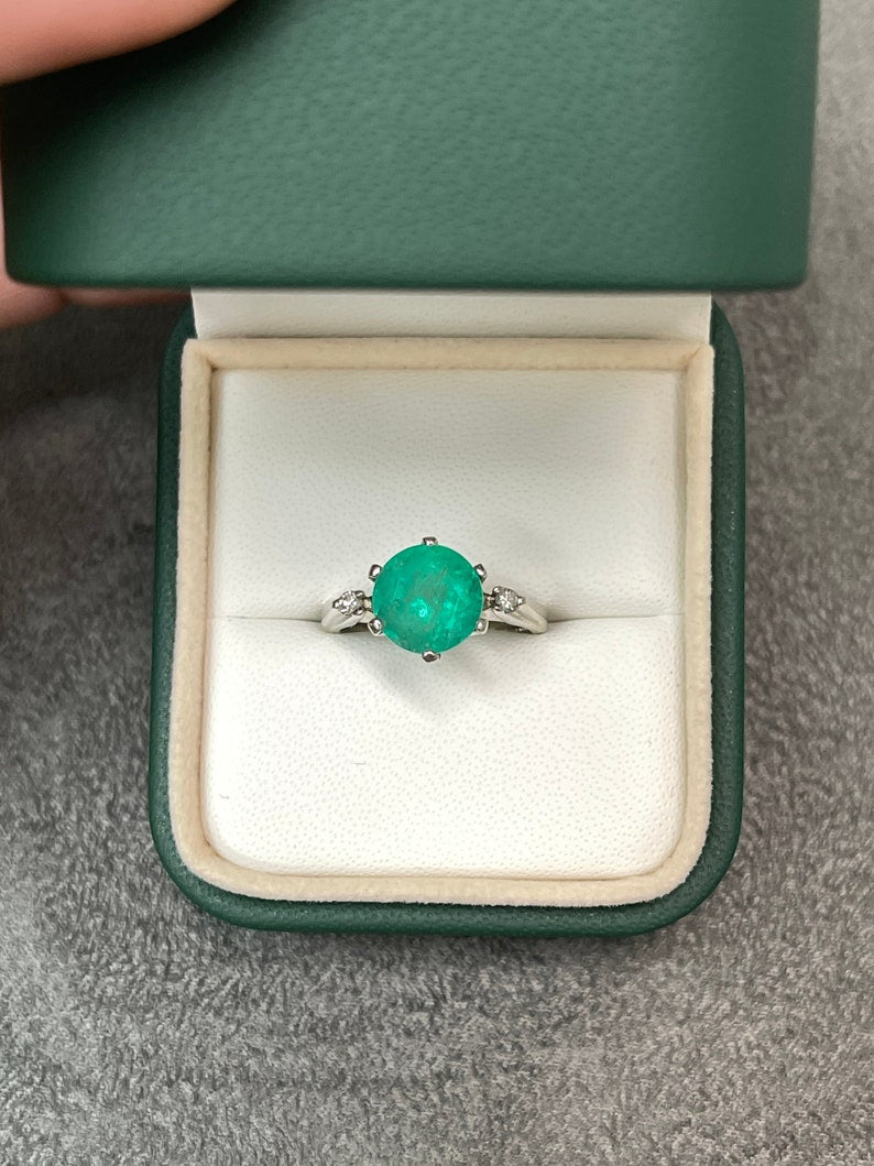 3.21tcw Round Rich Green Emerald and Diamond Accent 3 Stone Gold Ring 14K