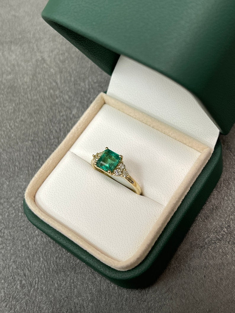 Radiant 14K Gold Ring with 1.30tcw Emerald Asscher Cut & Round Diamond Accent - Timeless Anniversary Charm