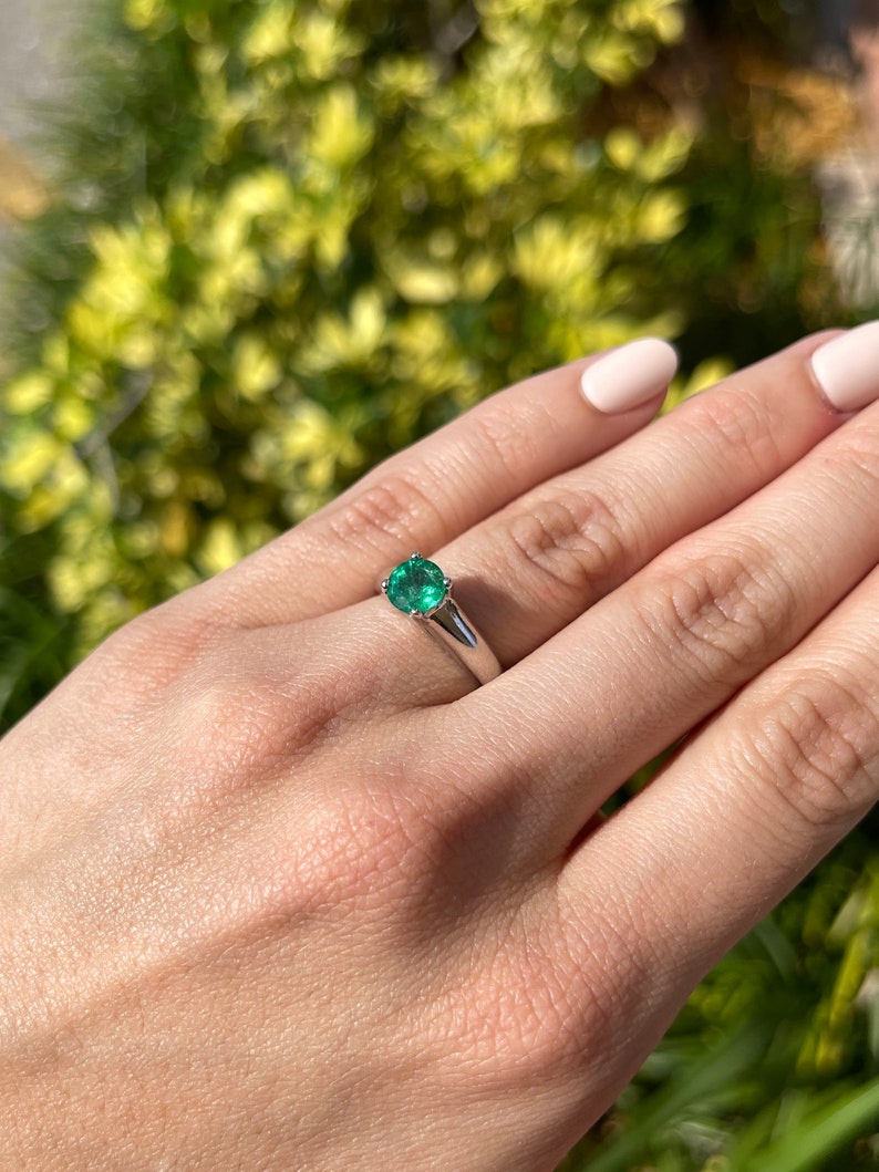 Chic and Sophisticated: Natural Emerald & Diamond Accent 1.32tcw Round Cut Ring in 14K Gold