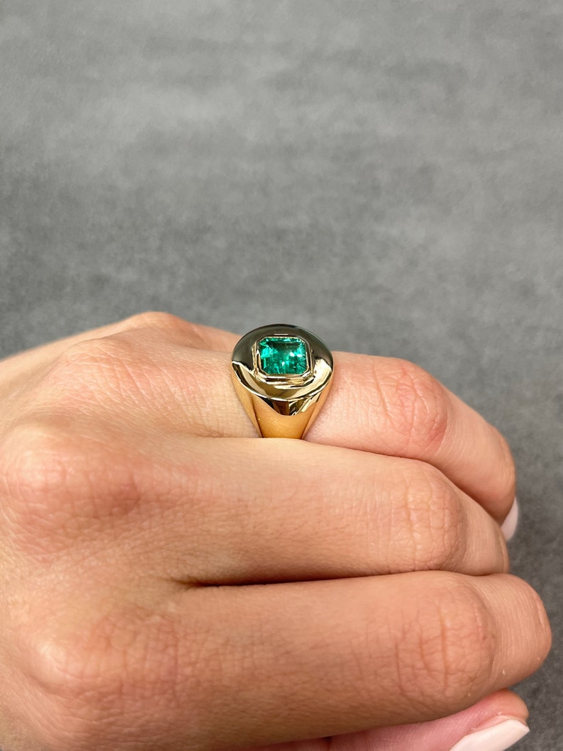 1.50cts 18K Colombian Emerald Mens Bezel Solitaire Signet Ring