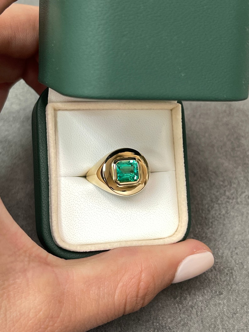 18K Colombian Emerald Mens Bezel Solitaire Signet Ring