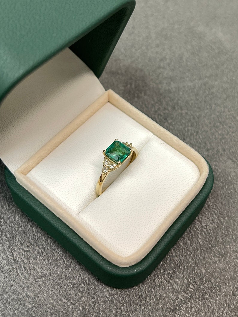 Exquisite 1.30tcw Emerald Asscher Cut & Round Diamond Accent Gold Anniversary Ring - Elegant 14K Setting