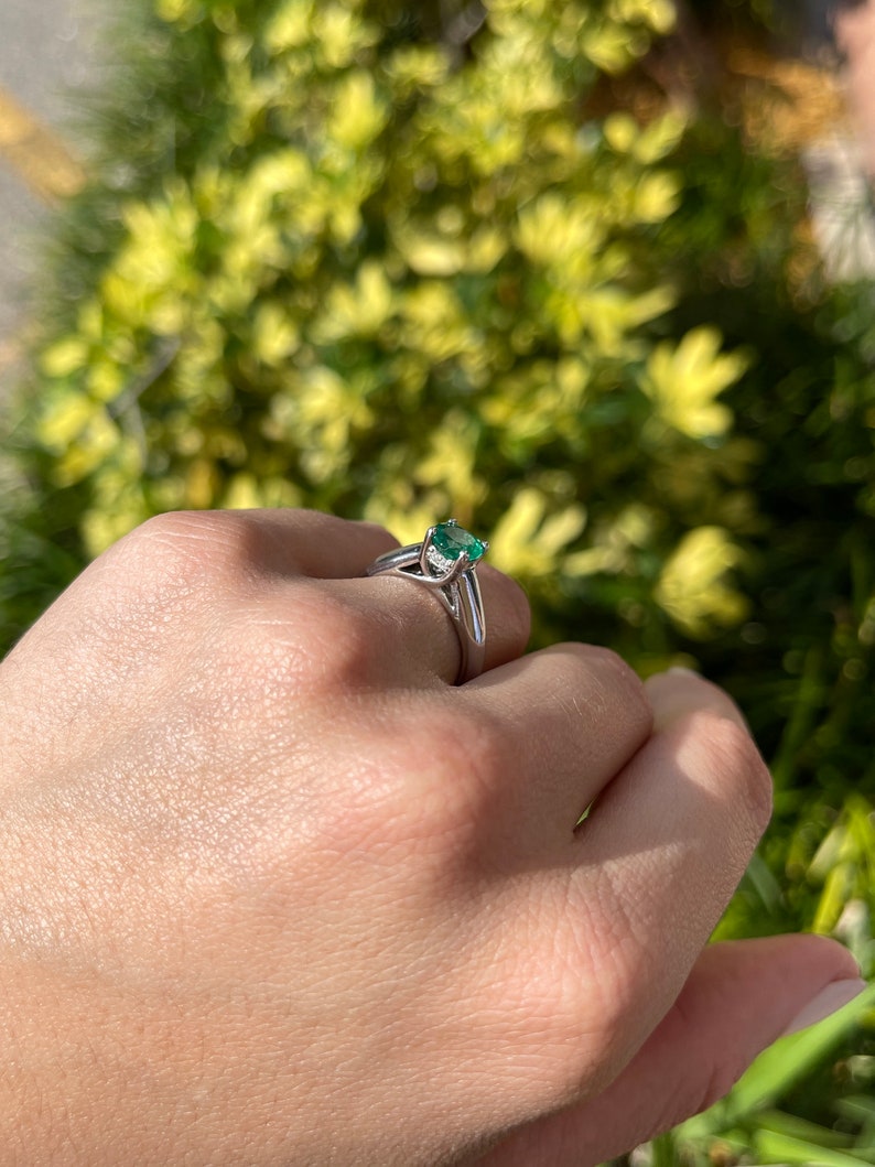 Exquisite Elegance: 1.32tcw 14K Natural Emerald & Diamond Accent Round Cut Ring