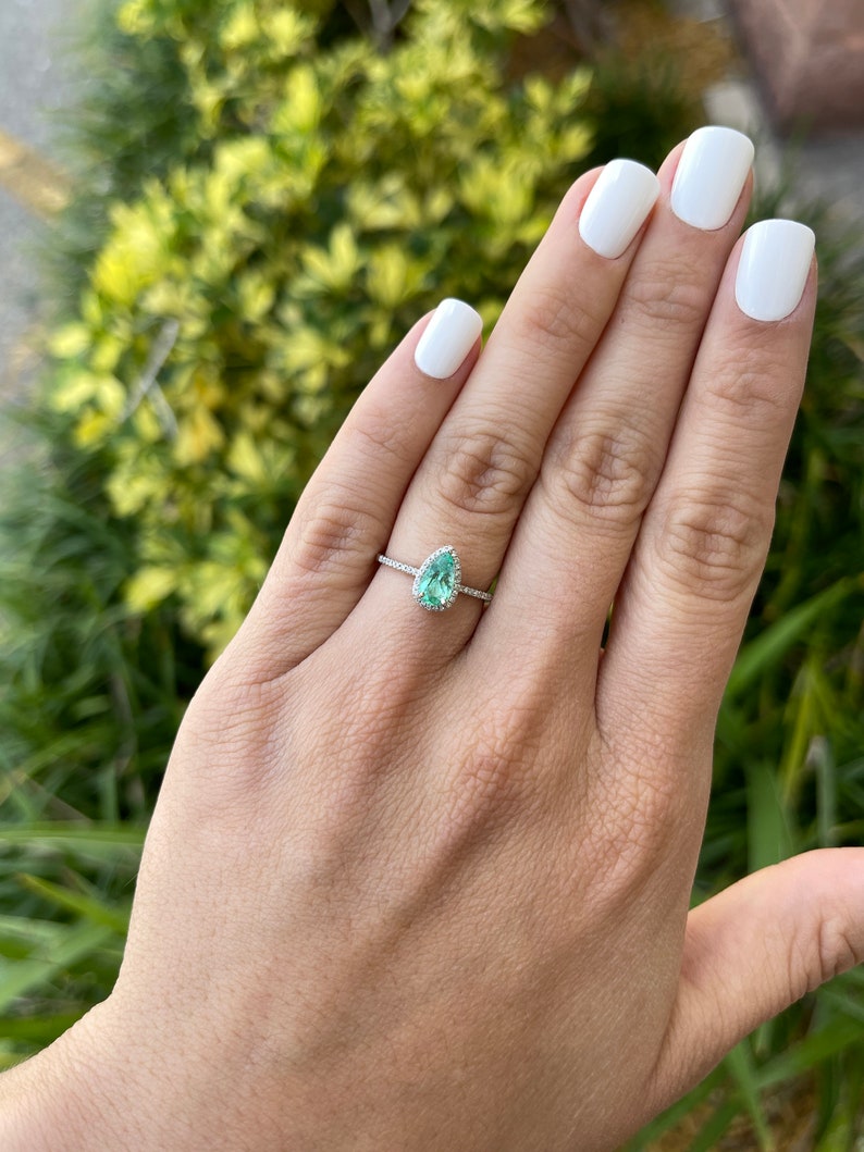 Classic Charm: Colombian Emerald Pear Cut 1.15tcw 14K Gold Engagement Ring