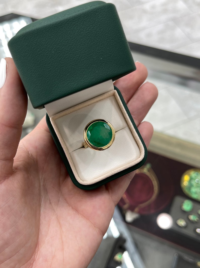 Huge Colombian Emerald 11.33 carat Round Bezel Cocktail Statement Anniversary Ring 18K Yellow Gold gift