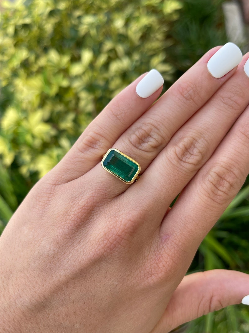 Natural Emerald East to West Solitaire 18K Ring,