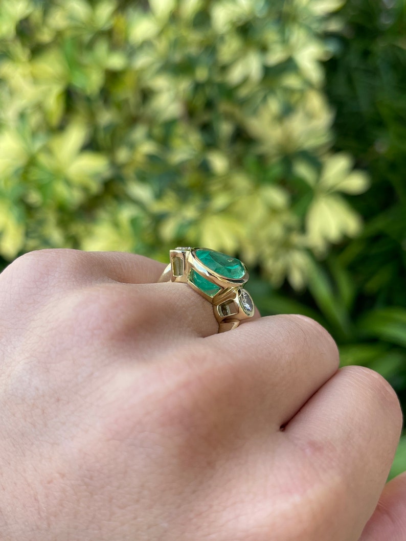 8.0tcw 18K Pear Teardrop Emerald & Round Diamond Three Stone Gold Ring