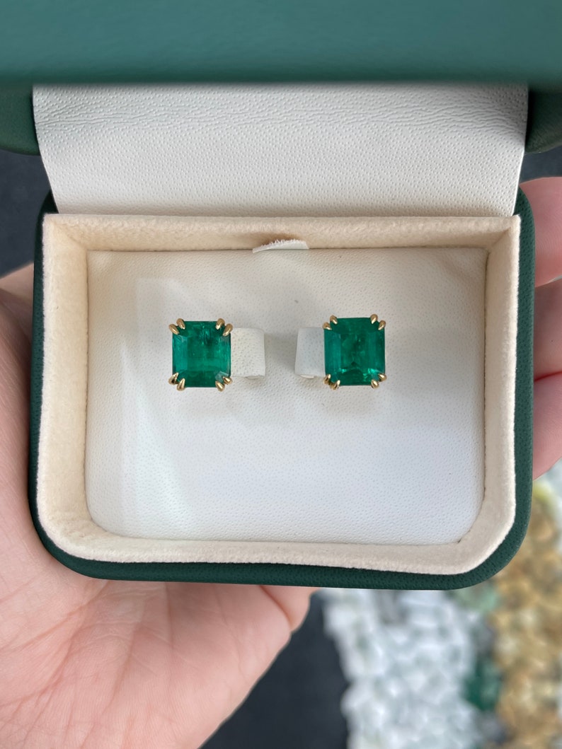 Fine Quality Dark Vivid Green Natural Emerald Studs Earrings in Box