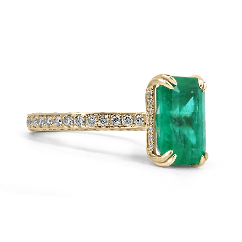 Top Green Emerald and VS Round Diamond Gold Ring