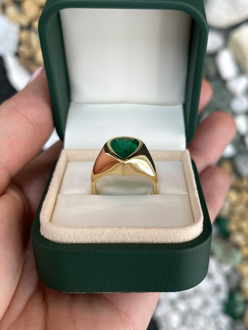 Gold Emerald Pear Ring