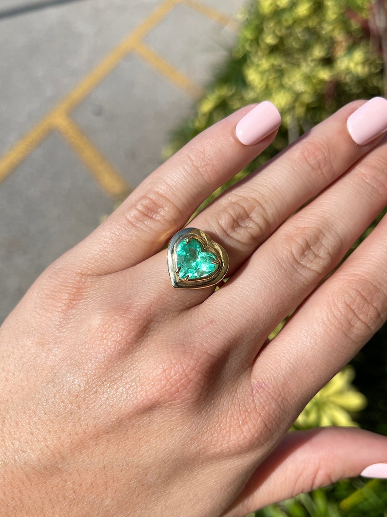 4.10 Carat 18K Gold Double Gold Frame Vivid Green Heart Colombian Emerald Solitaire Statement Ring