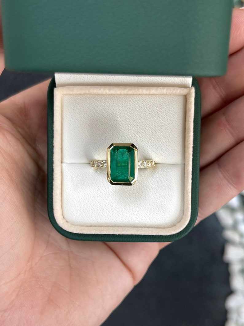  Diamond Accent Engagement 18K Ring
