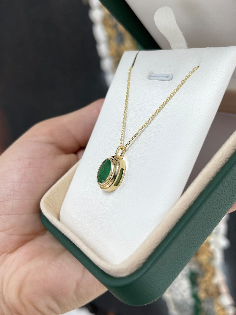 2.68ct 18K Oval Cut Emerald Unisex Solitaire Bezel Set Gold Necklace