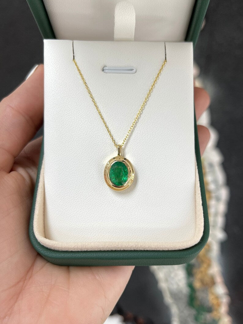 18K Gold Oval Cut Emerald Necklace