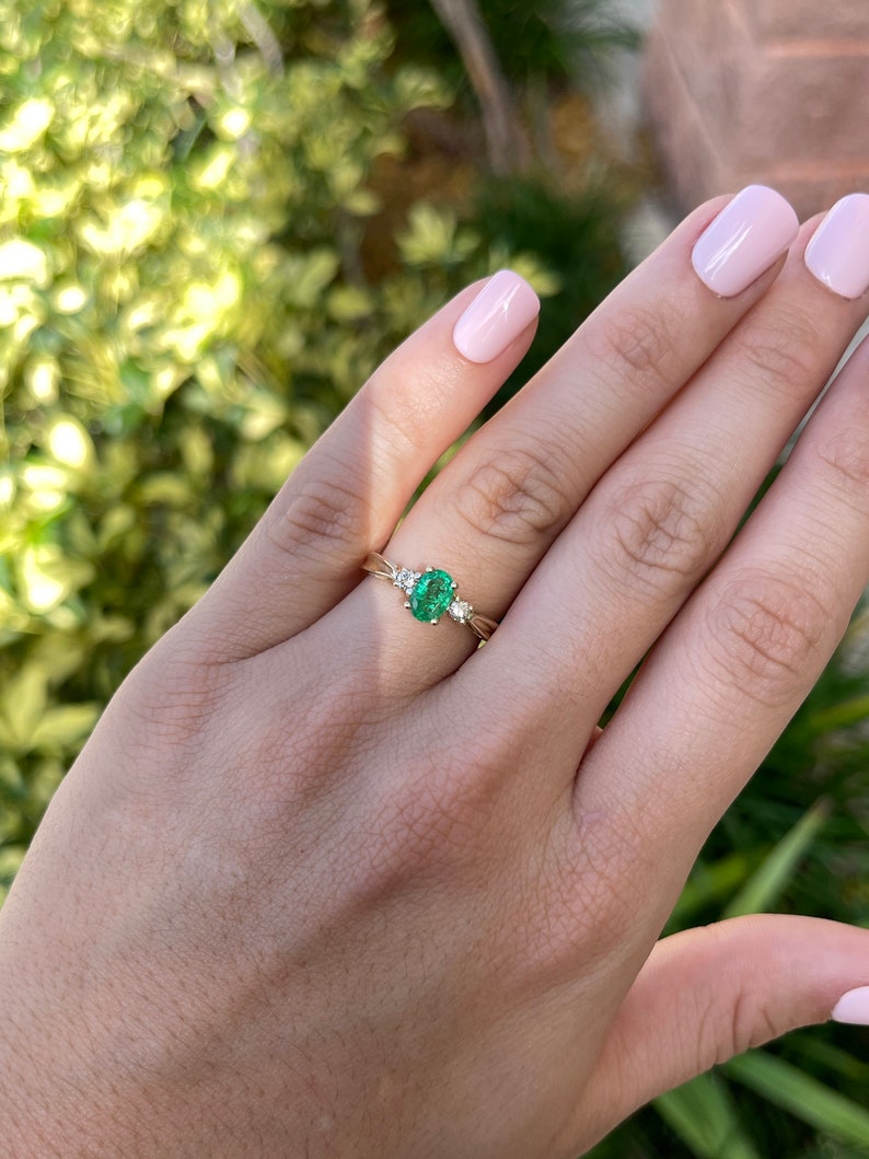 Medium Dark Vivid Green Emerald Rings