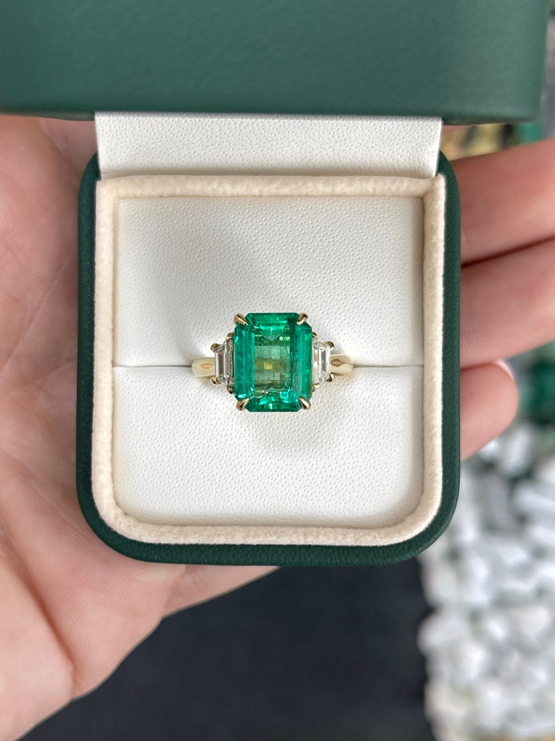 Trapezoid Diamond 18K Engagement Ring