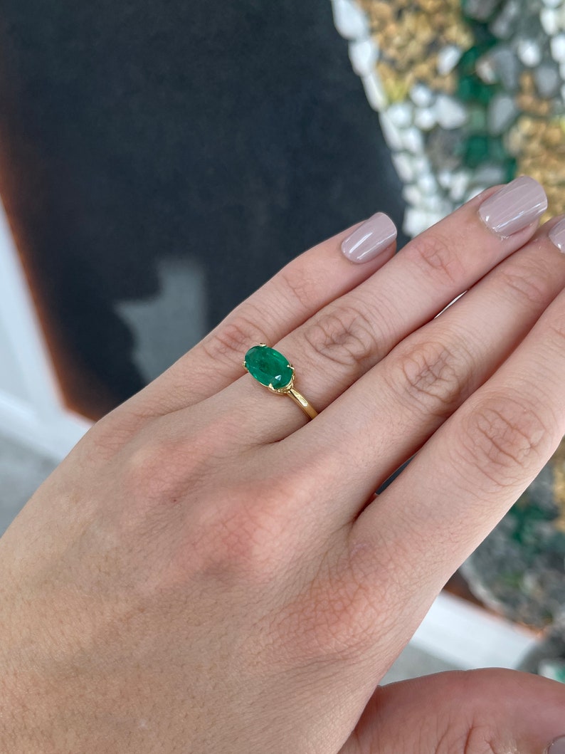 18K Natural Oval Cut Emerald Solitaire Ring