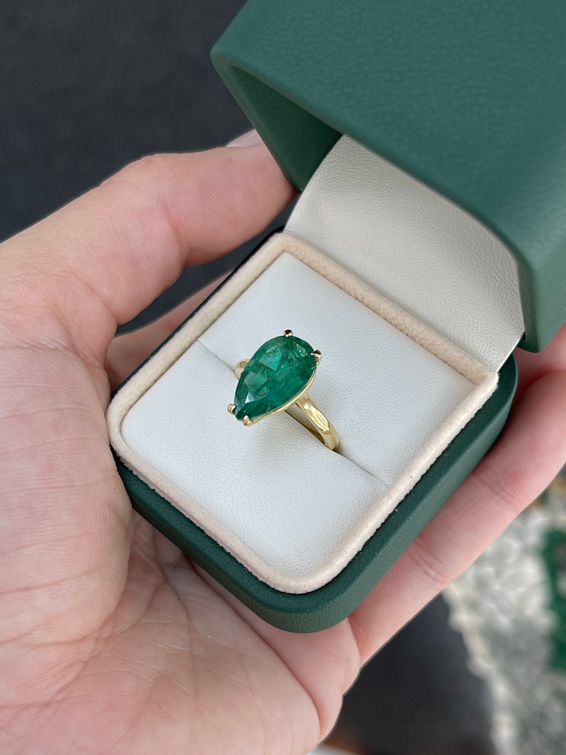 3.98ct 18K AAA Fine Quality Pear Cut Emerald Vivid Dark Green Four Prong Solitaire Yellow Gold Ring