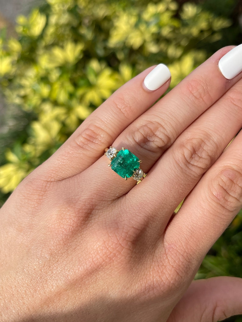 4.58tcw GIA CERTIFIED 18K Gold Three Stone Vintage Emerald & OEC Diamond Ring - JR Colombian Emeralds