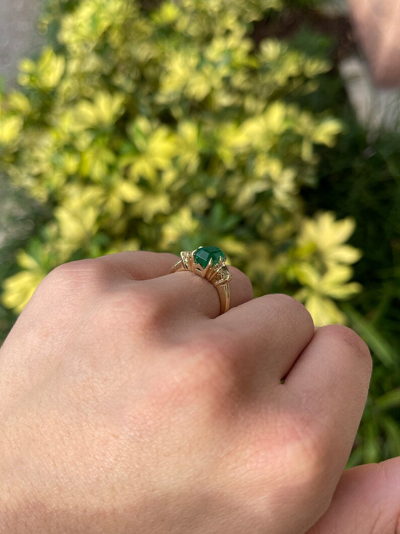 3.05tcw 18K Gold Three Stone Vintage Emerald & Trillion Cut Diamond Ring - JR Colombian Emeralds