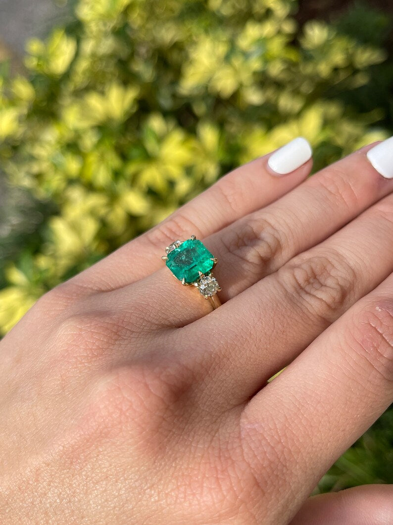 4.58tcw GIA CERTIFIED 18K Gold Three Stone Vintage Emerald & OEC Diamond Ring - JR Colombian Emeralds