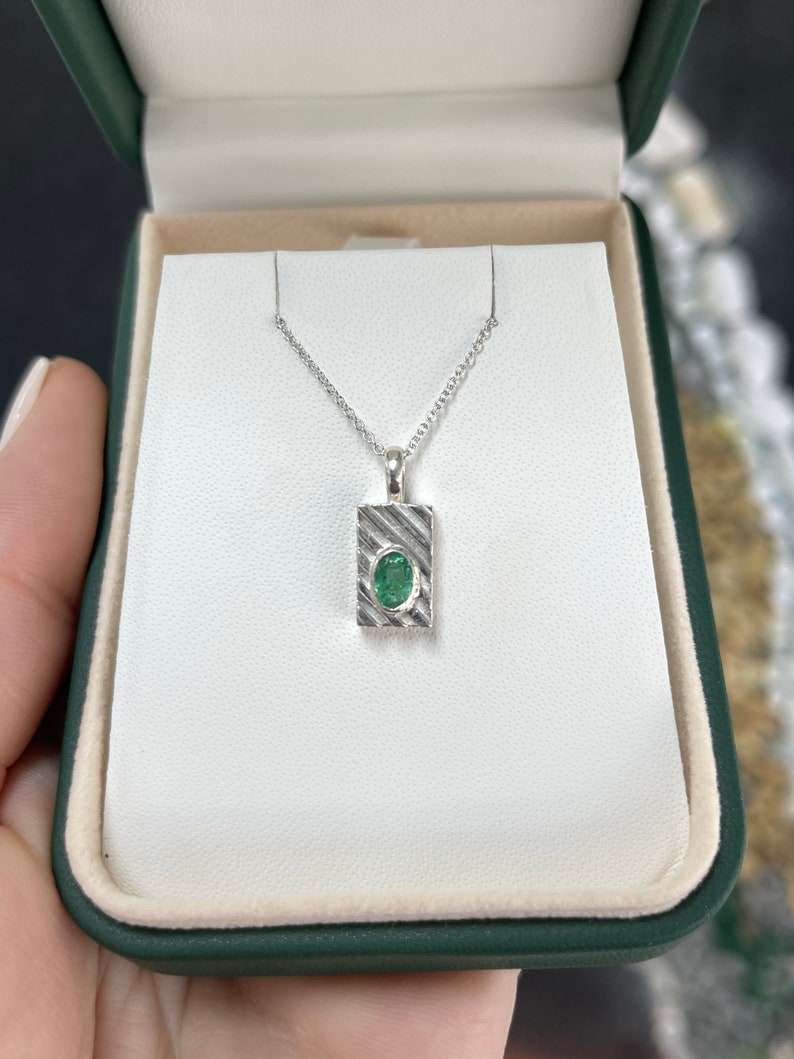 0.50ct Unisex Natural Oval Emerald Necklace
