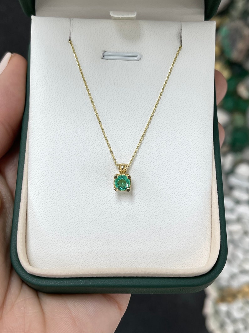 Emerald-Round Solitaire Gold Pendant