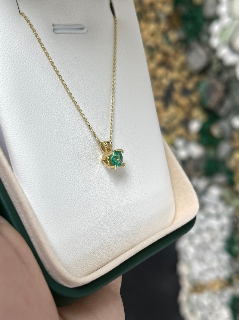 0.43ct 14K Natural Petite Green Heart Accent Genuine Emerald Round Cut Solitaire Gold Pendant