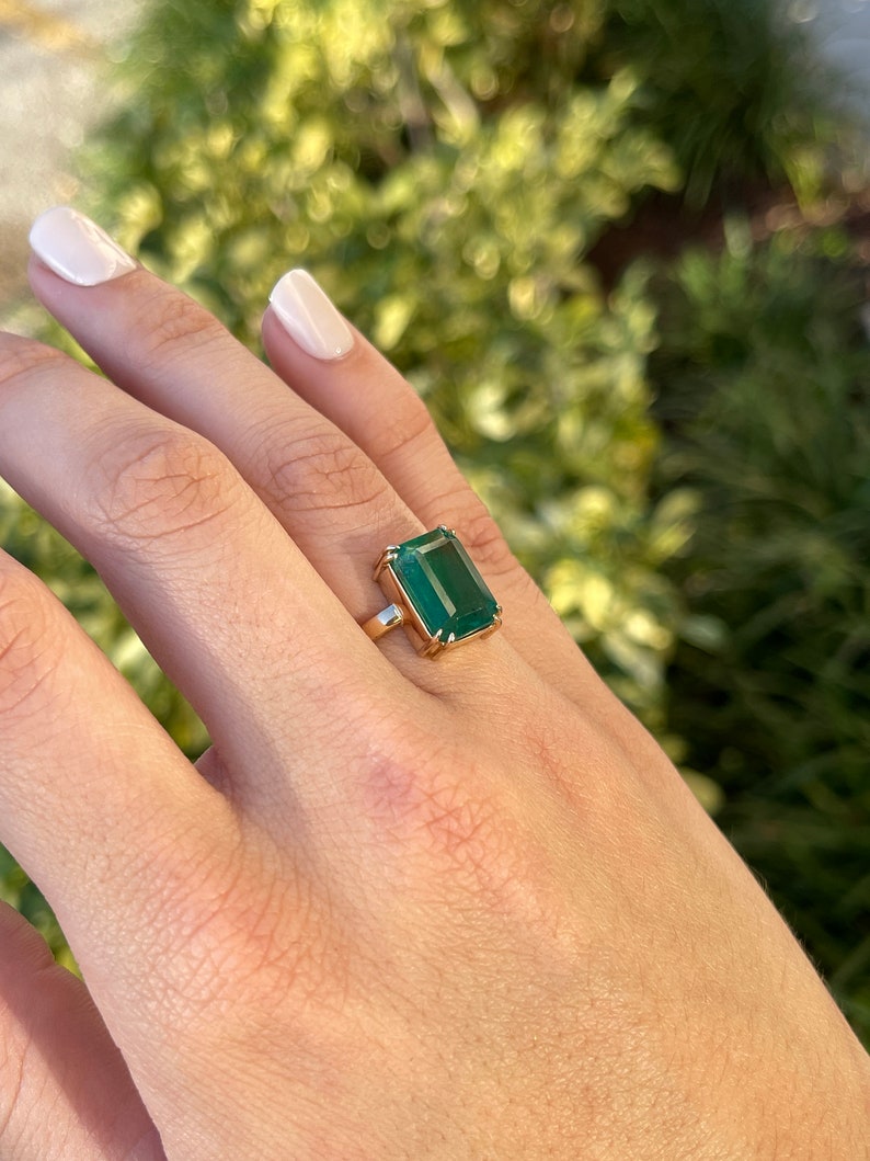 7.25cts 18K Gold Classic Natural Emerald Solitaire Engagement Ring