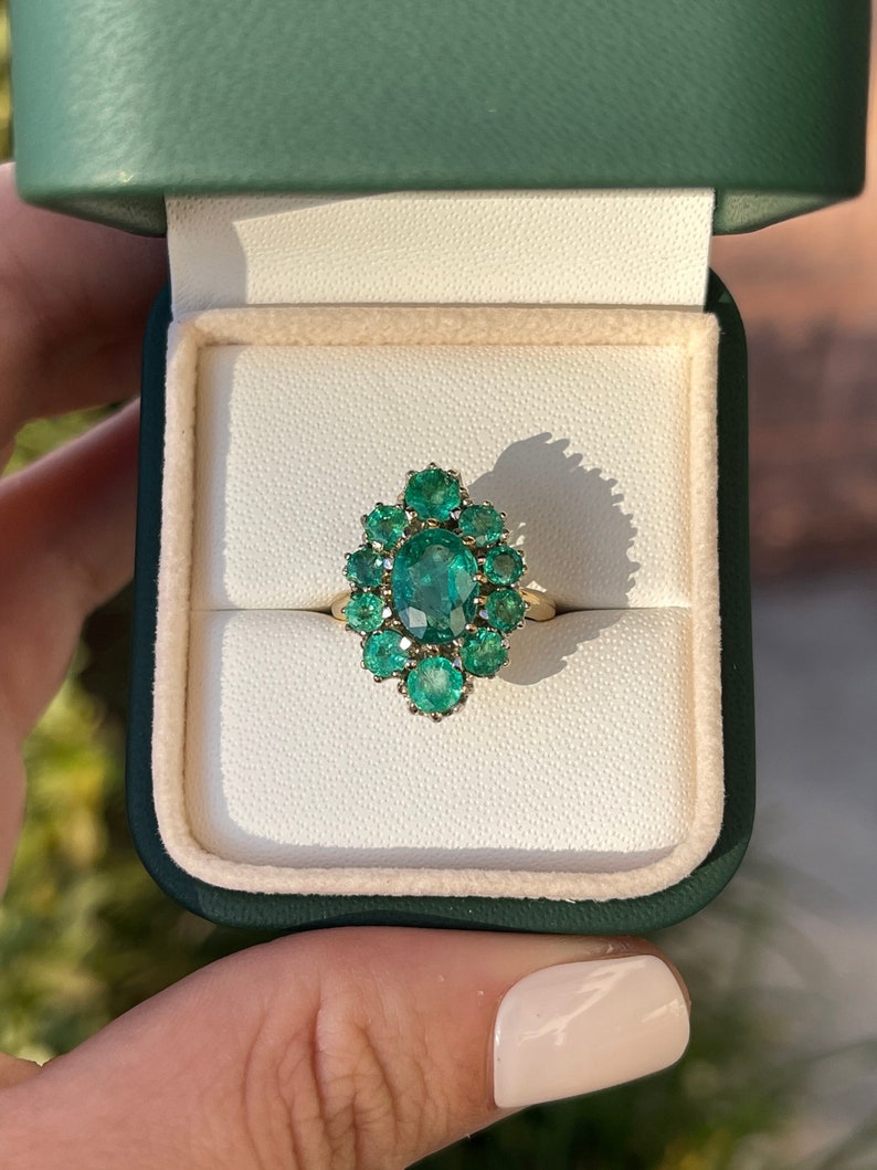 18K Gold Oval Emerald Ring