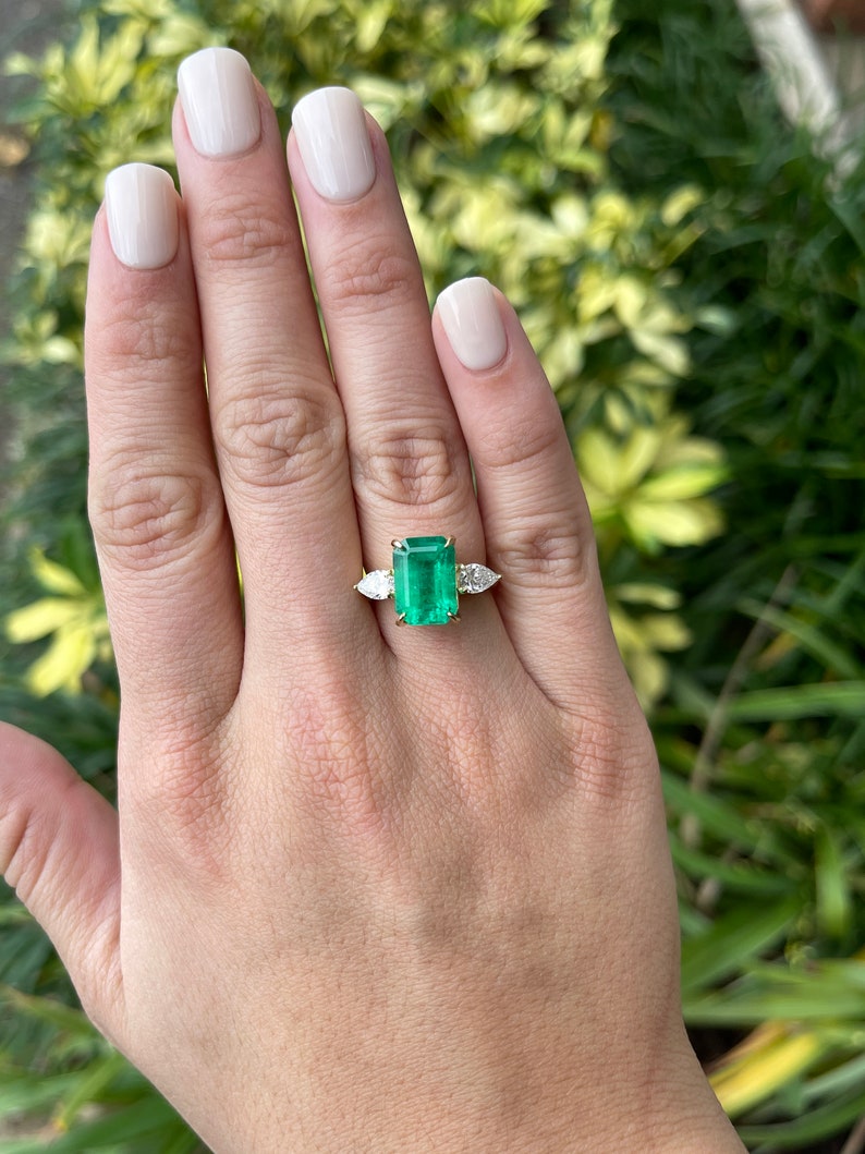 You'll Never Guess Where the Stunning 'Crazy Rich Asians' Emerald  Engagement Ring Is From | whas11.com