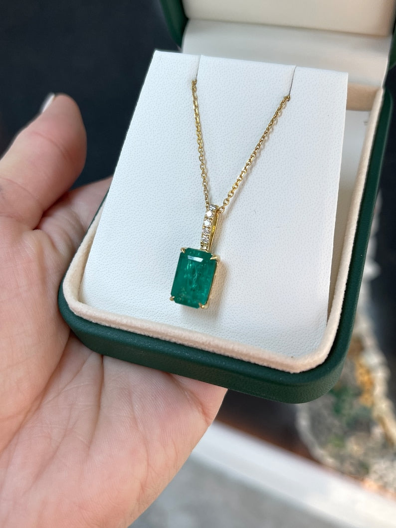 6.05tcw 18K Gold Natural Emerald Solitaire Diamond Accent Bale Necklace