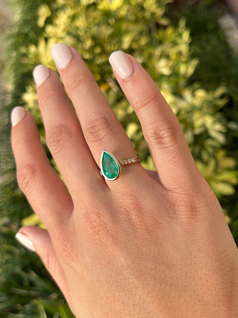 3.36tcw 18K Gold Bezel Emerald Pear Cut & Diamond Accent Engagement Ring - JR Colombian Emeralds