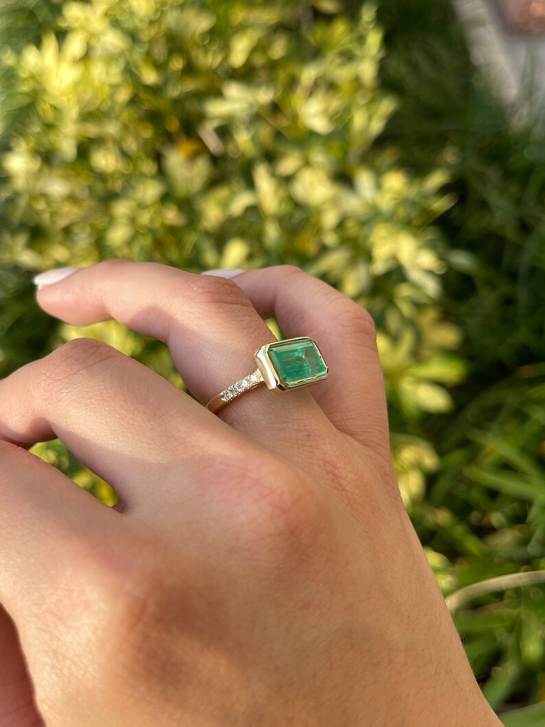 5.97tcw 14K Gold East-West Horizontal Bezel Emerald Cut & Diamond Accent Ring - JR Colombian Emeralds