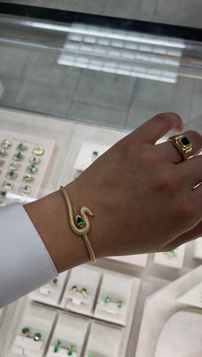 0.60ct 18K Gold Fine Quality Intense Vivid Dark Green Emerald Snake Cuff Scale Finish Bangle Bracelet