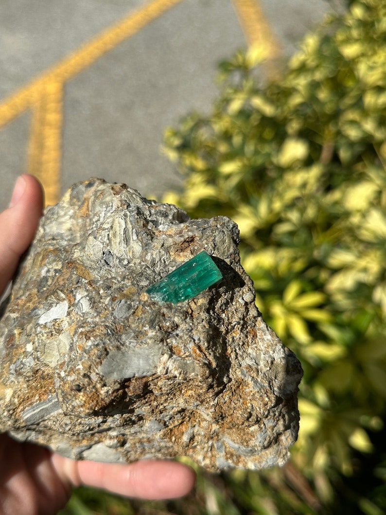 Prized Raw Colombian Emerald: 18+ Carat Fine Quality Find
