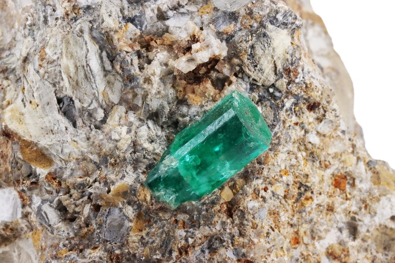 Raw Colombian Emerald Specimen: Premium 18+ Carat Unrefined Beauty